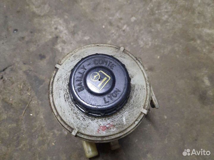 Бачок гура Renault logan