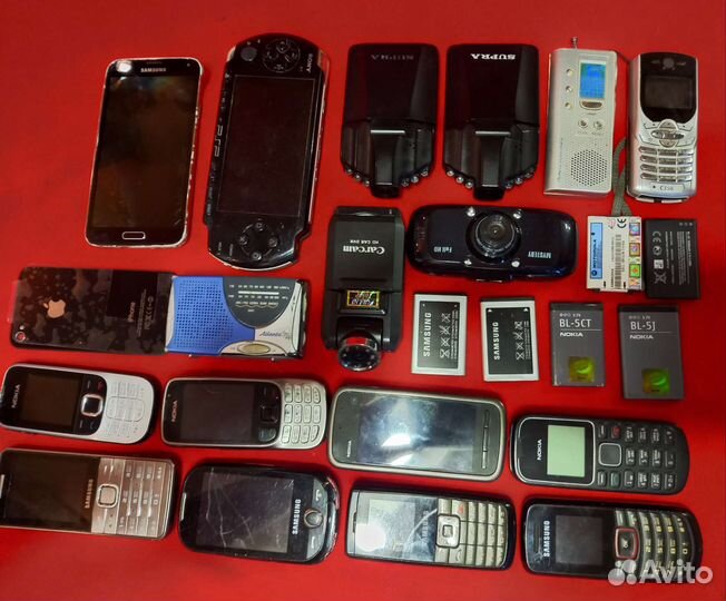 Видио регистраторы, телефоны, радио на запчасти