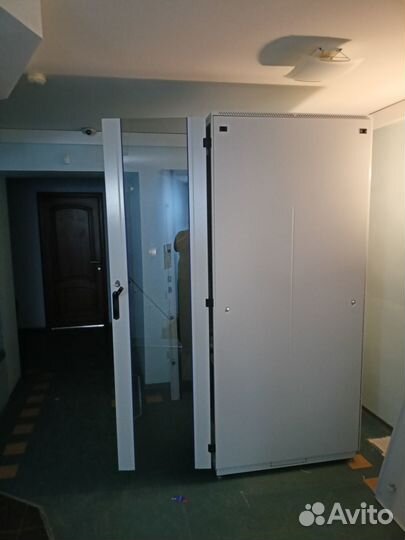 Шкаф серверный 47U (600х1000) дверь стекло, черный