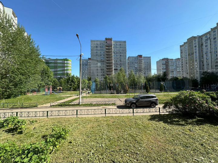 2-к. квартира, 51 м², 1/17 эт.