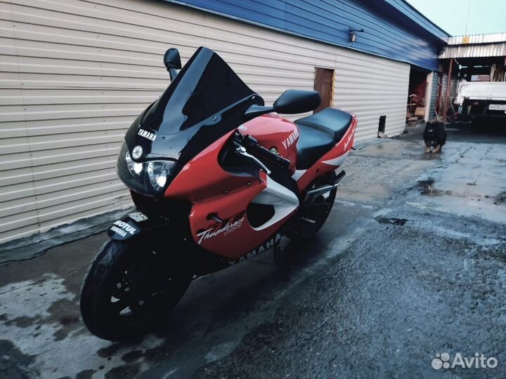 Yamaha yzf1000r thunderace