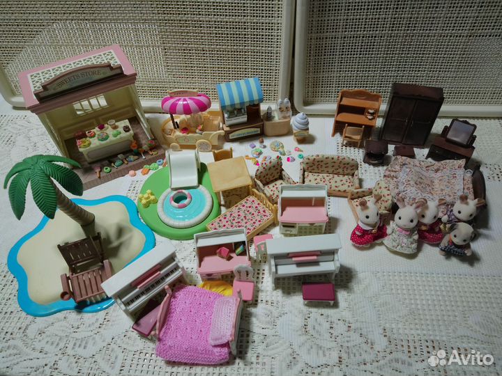 Sylvanian families мебель, зайчики, собачка