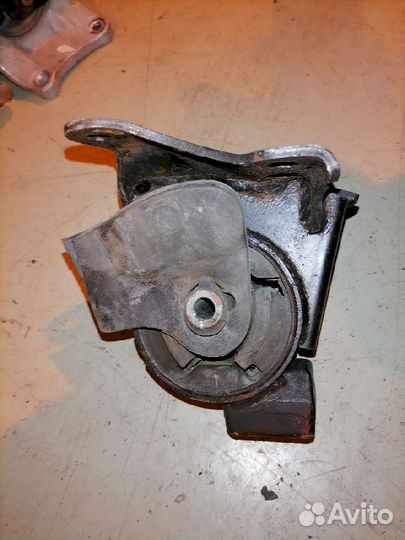 Опора двигателя (подушка двс) левая 112208H310 Nis