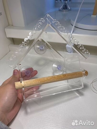 Кормушка для птиц на окно