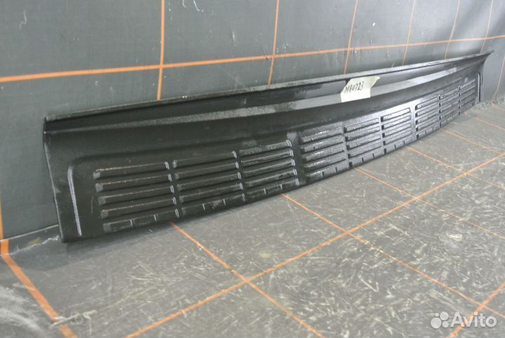 Накладка бампера заднего-Toyota Land Cruiser 200