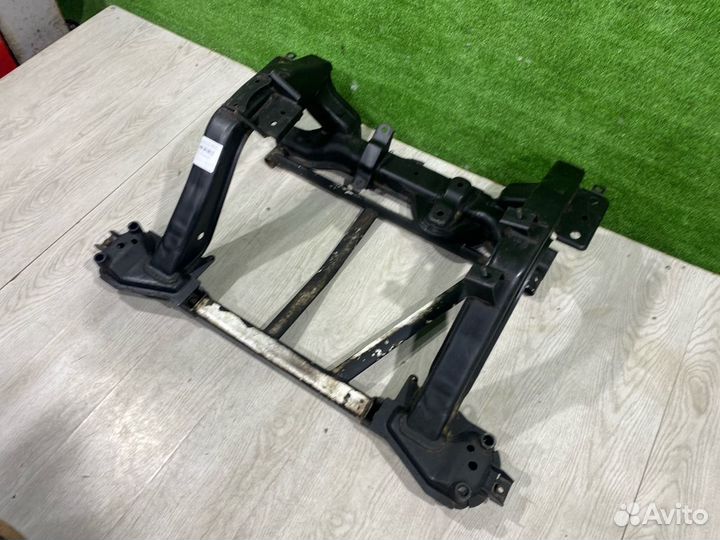 Подрамник Nissan Elgrand E51 VQ35DE передний