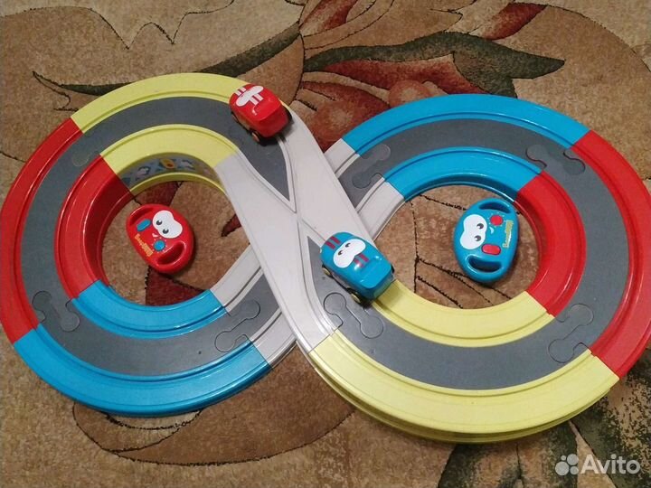 Гоночный трек с машинками