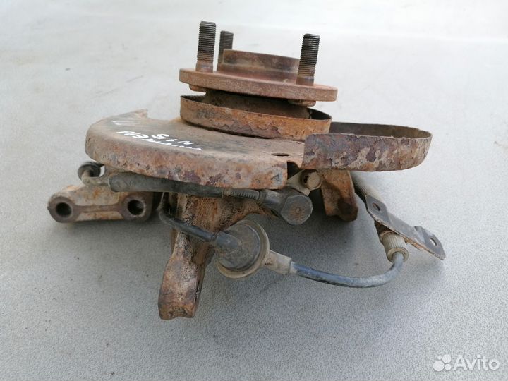 Кулак поворотный передний для Nissan Almera N15