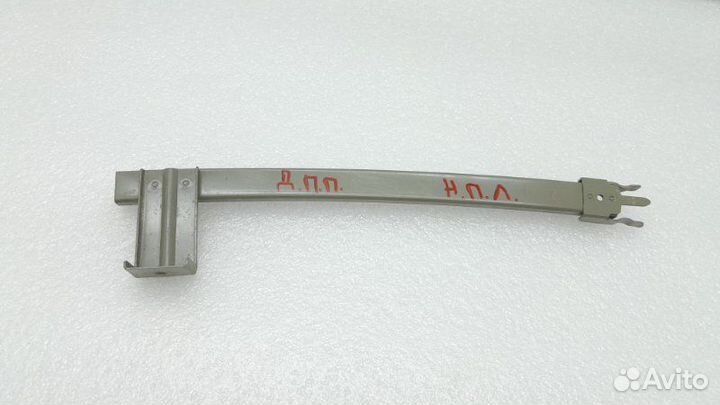 Направляющая стекла двери передняя правая Nissan