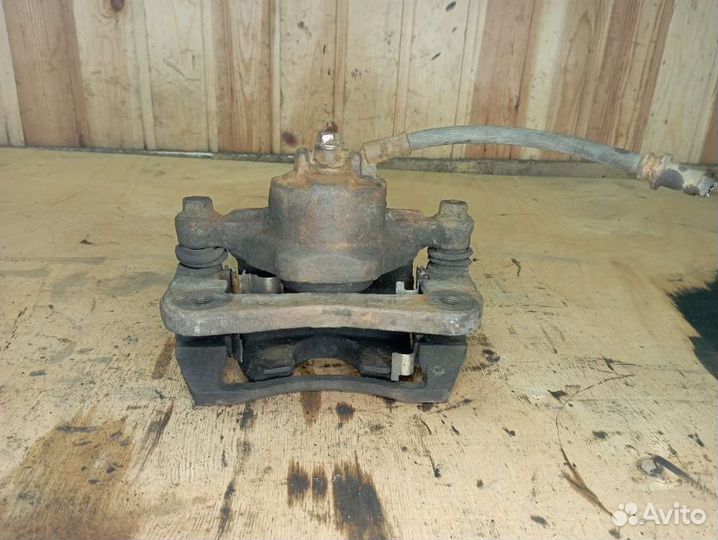 Суппорт перед/лево на Kia Rio I (DC) (Киа Рио 1)