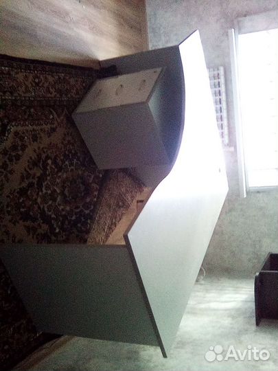 Компьютерный стол большой