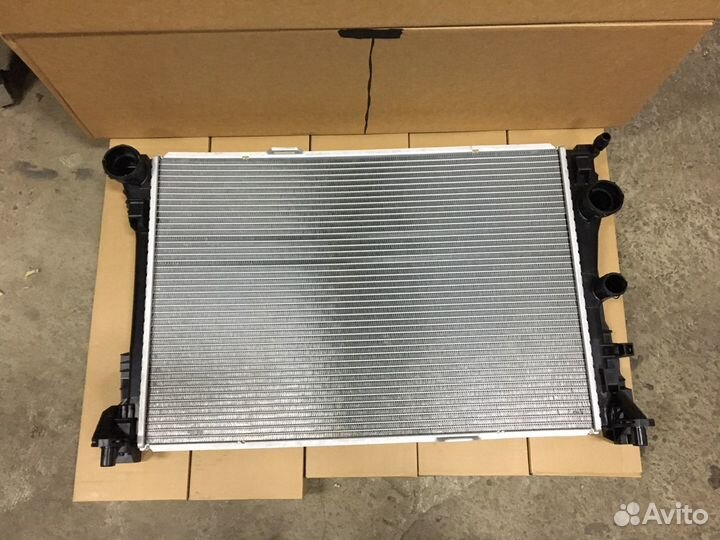 Радиатор охлаждения двигателя Мерседес 204 W 212