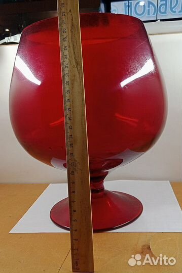 Ваза большая рюмка красное стекло (026739)