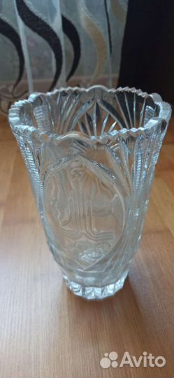 Хрустальная ваза. 1-1500, 2-1000, 3-1000