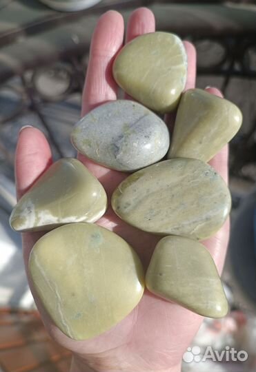 Чароит, Нефрит, Офиокальцит