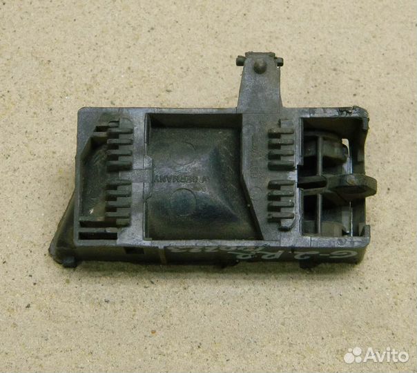 Ручка двери зад. правой внутренняя VW Golf 2