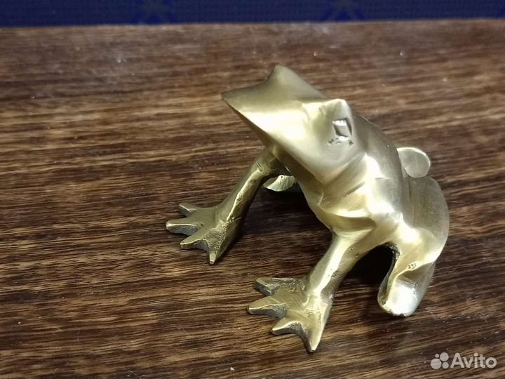 Статуэтка лягушка