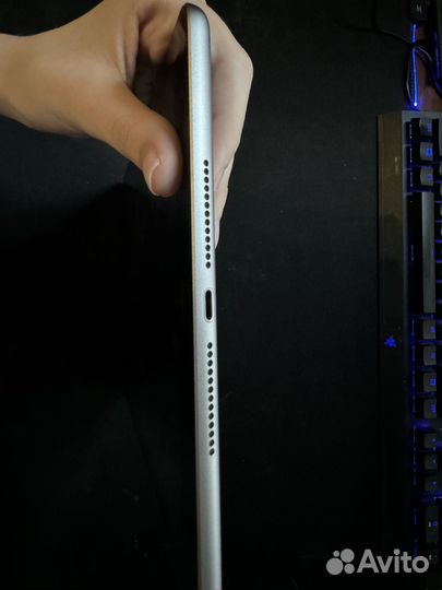 Apple iPad 5-го поколения 128Gb Wi-Fi