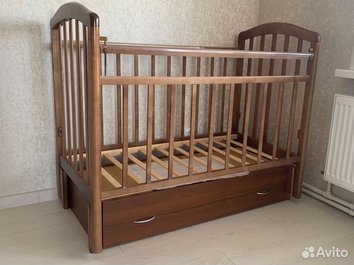 Детская кровать с продольным маятником