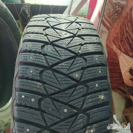 Goodyear Ultragrip 600 215/55 R17 98
