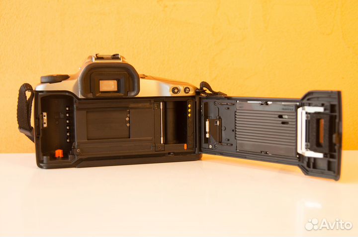 Пленочный фотоаппарат Canon EOS 3000n body