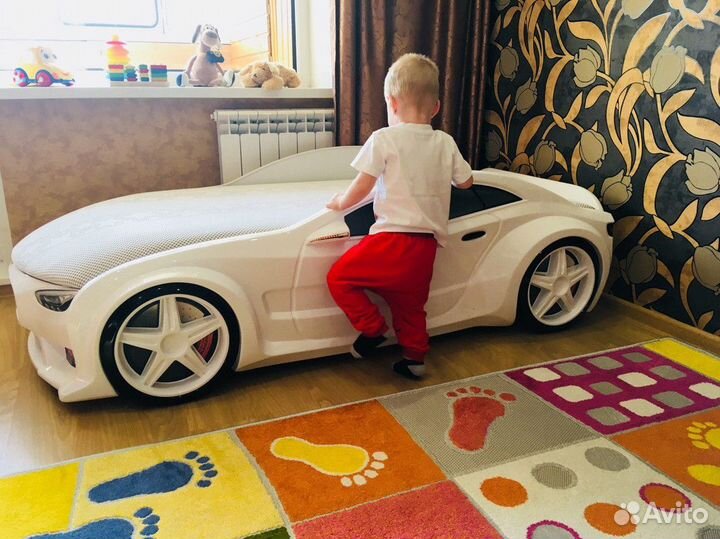 Детская кровать-машина. Новая