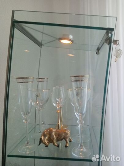 Этажерка стеклянная, закрытая Италия(выставка)