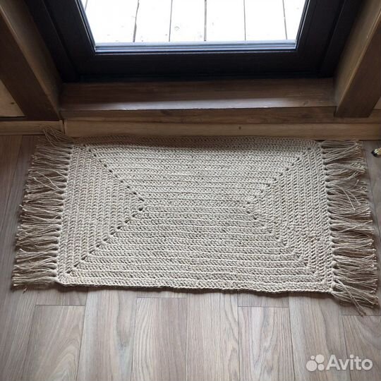 Коврик из джута ручной работы
