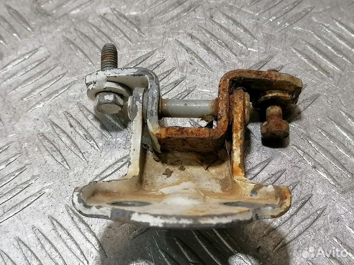 Петля двери передней левой верхняя Mitsubishi Legn