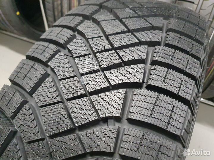 Pirelli Ice Zero FR 225/45 R18