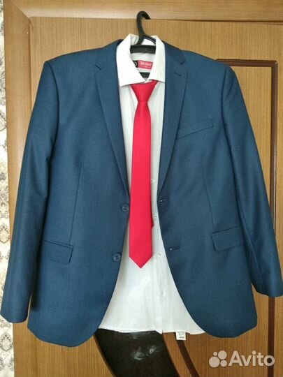 Продам костюм