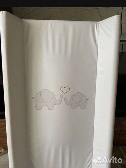 Пеленальная доска на кроватку