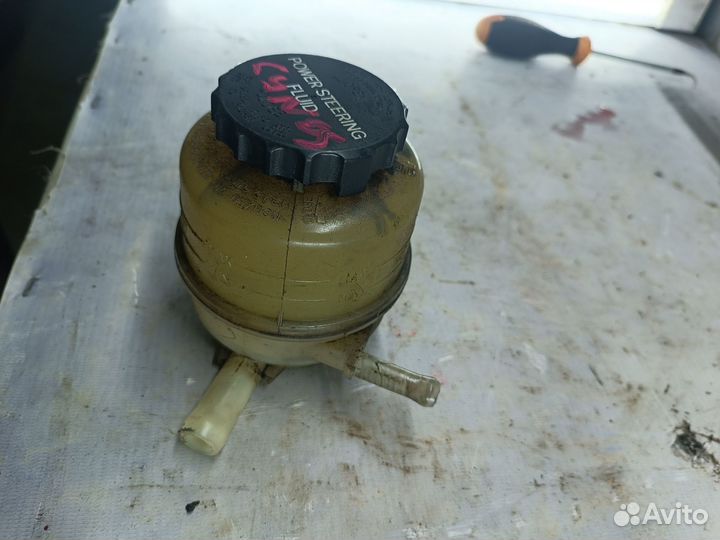 Бачок гур Toyota Cynos