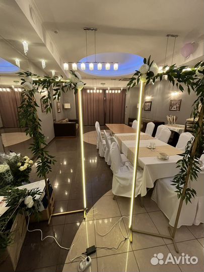 Стойка для фотозоны с подсветкой в аренду