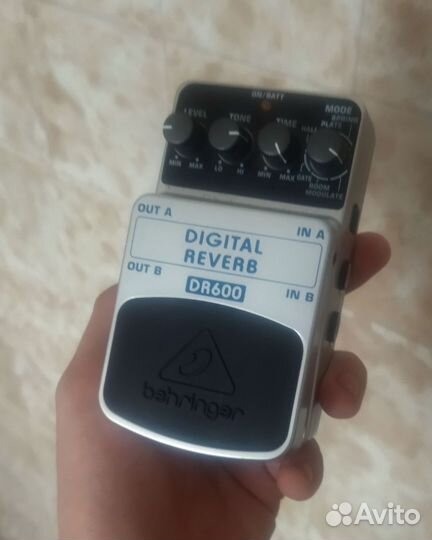 Гитарная педаль Behringer DR600 digital reverb