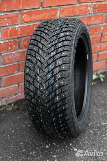 Zmax Winternova Stud II 275/40 R20 102T