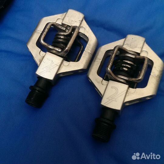 Контактные педали с шипами