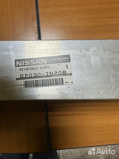 Продам усилитель переднего бампера Nissan