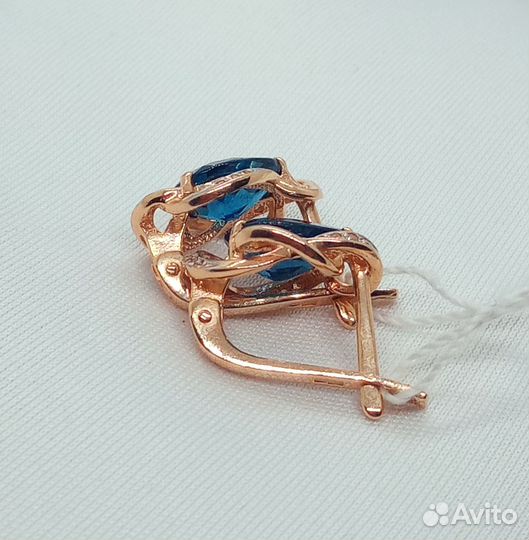 Золотые серьги с камнем