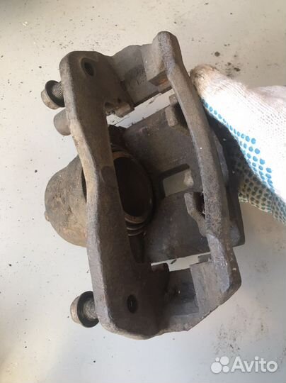 Суппорт передний Мазда 626ge