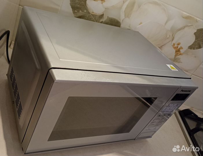 Микроволновая печь Panasonic NN-GT261M с грилем