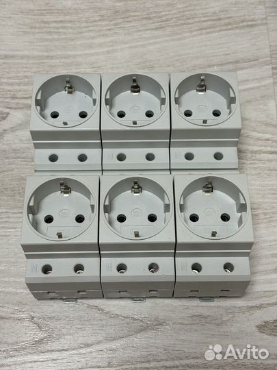 Розетка под din-рейку iek pap 10-3-оп