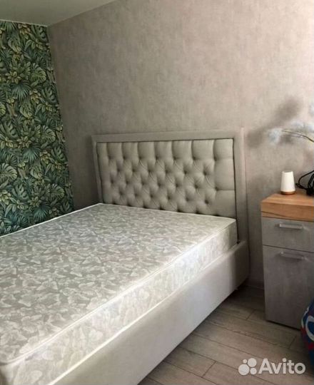 Кровать с молдингом