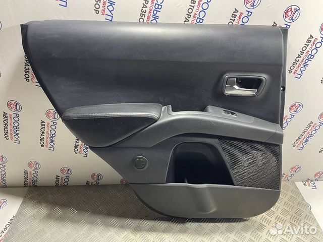 Обшивка двери Peugeot 4007