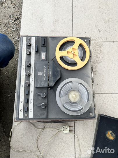 Бытовой катушечный магнитофон 