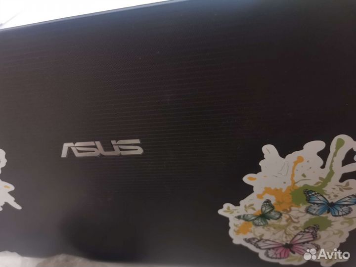 Ноутбук. Требует ремонта. Или на запчасти