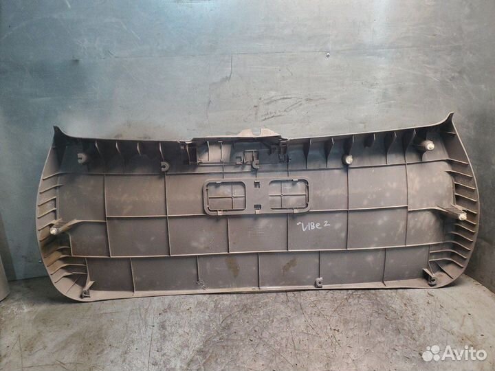 Pontiac Vibe Обшивка двери багажника