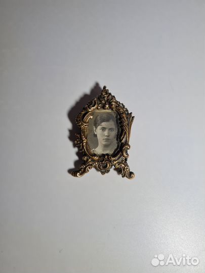 Антикварная фоторамка с фотографией Европа 18 век