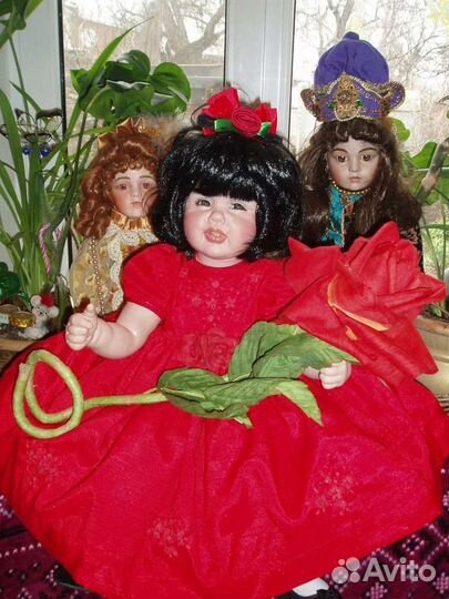 Виниловые куклы Файзах Спанос