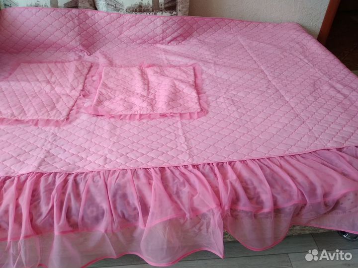 Покрывало на кровать новое